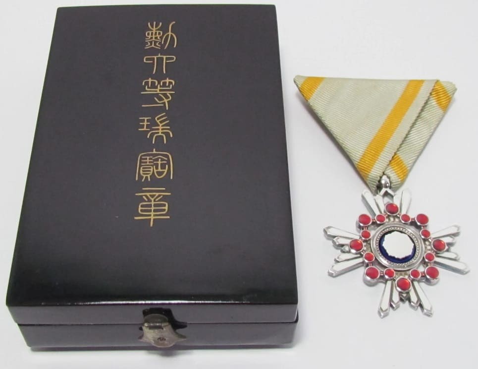 6th class Sacred Treasure order marked M.jpg