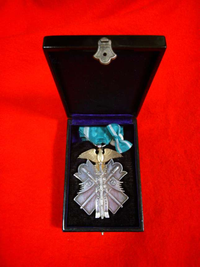 7th class Golden Kite order awarded in 1905 for the Battle of  Mukden.jpg