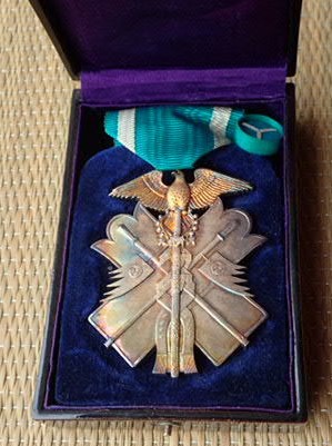 7th class Golden Kite order marked M awarded in  1932.jpg