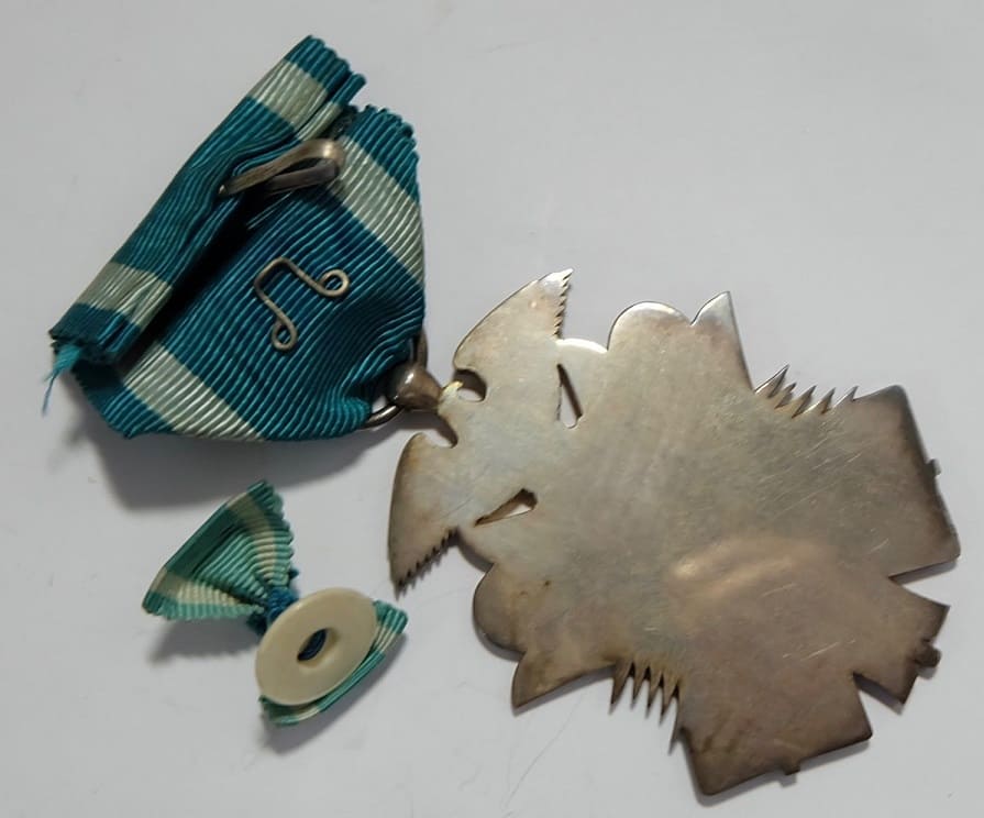 7th class Golden Kite Triangle Wing issued for the Siege of  Tsingtao.jpg