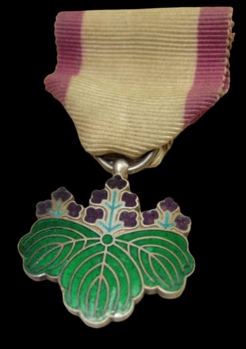 7th class  Order  of Rising Sun in Early Square Lacquer Case.jpg