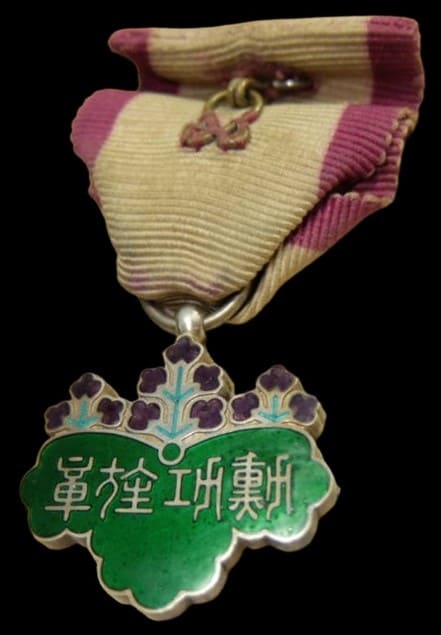 7th class Order  of  Rising Sun in Early Square Lacquer Case.jpg