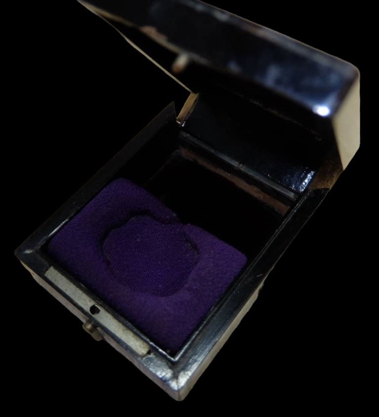 7th class Order  of Rising  Sun in Early Square Lacquer Case.jpg