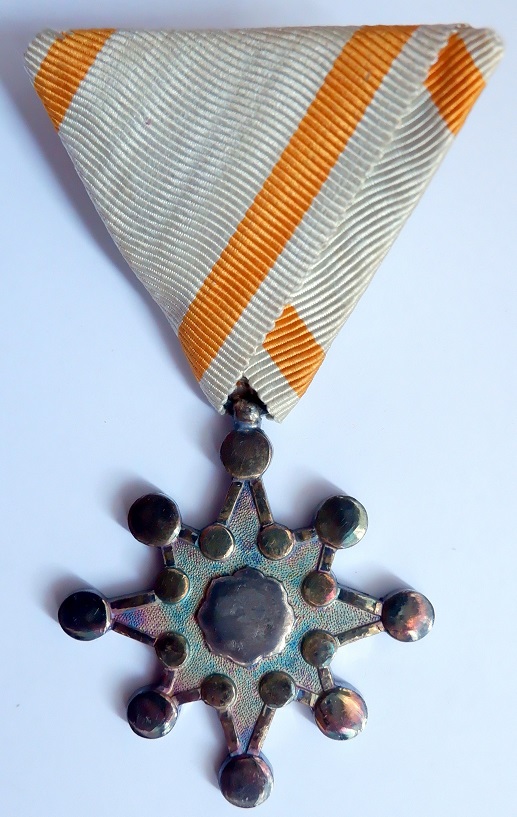 7th class Order of Sacred Treasure with mark ナ.jpg