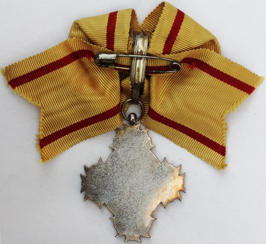 7th Class Order of the  Precious Crown 勲七等宝冠章.jpg