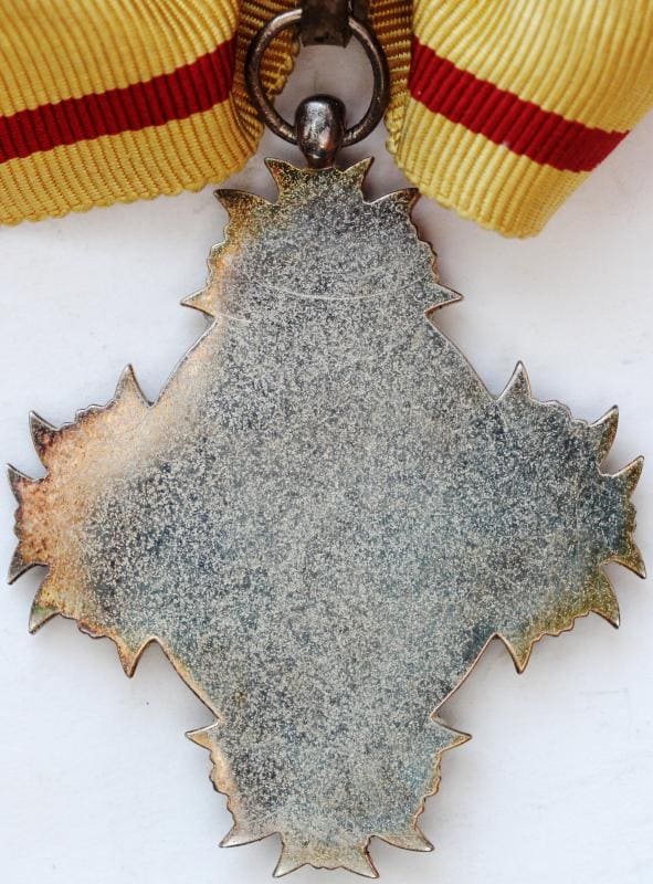 7th Class Order  of the Precious Crown 勲七等宝冠章.jpg