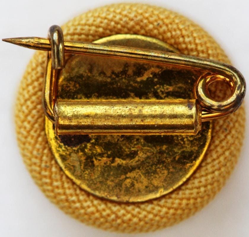7th  Class  Order of the Precious Crown  勲七等宝冠章.jpg