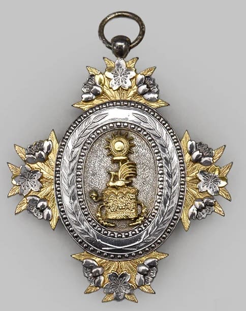 7th Class Order of the Precious Crown 勲七等宝冠章.jpg