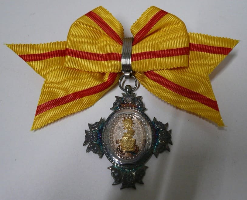7th Class Order of the Precious Crown 勲七等宝冠章.jpg
