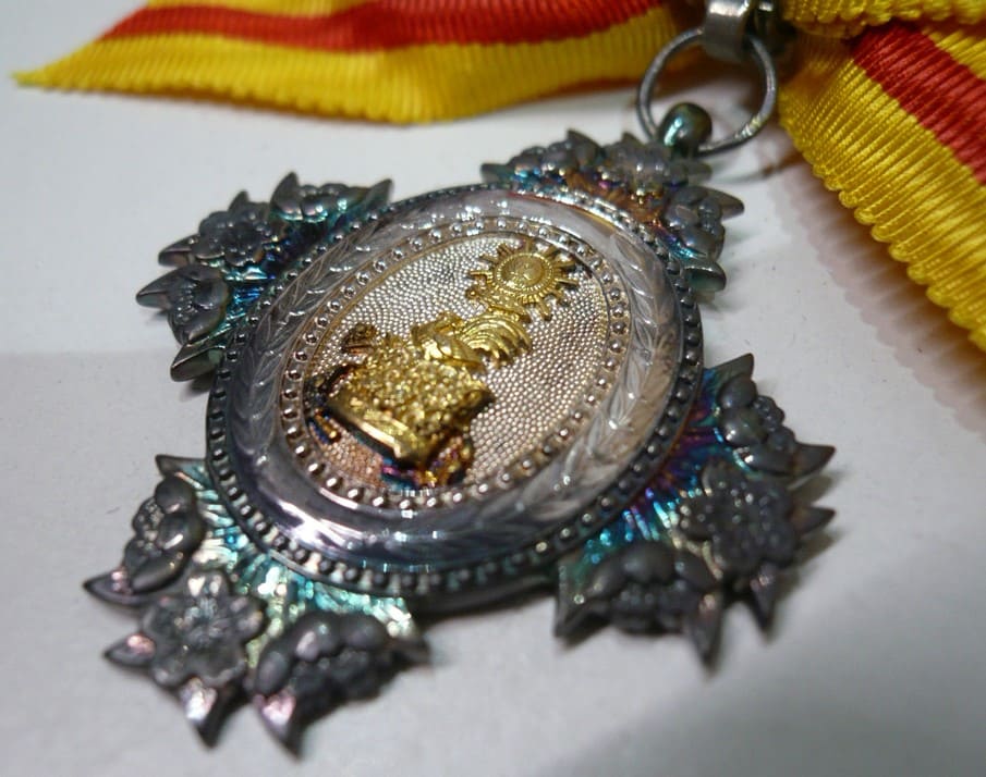 7th Class Order of the Precious  Crown 勲七等宝冠章.jpg