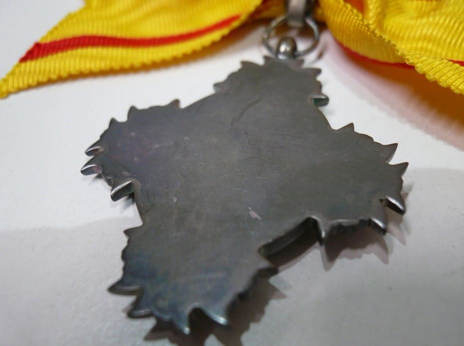 7th Class Order of the Precious Crown  勲七等宝冠章.jpg
