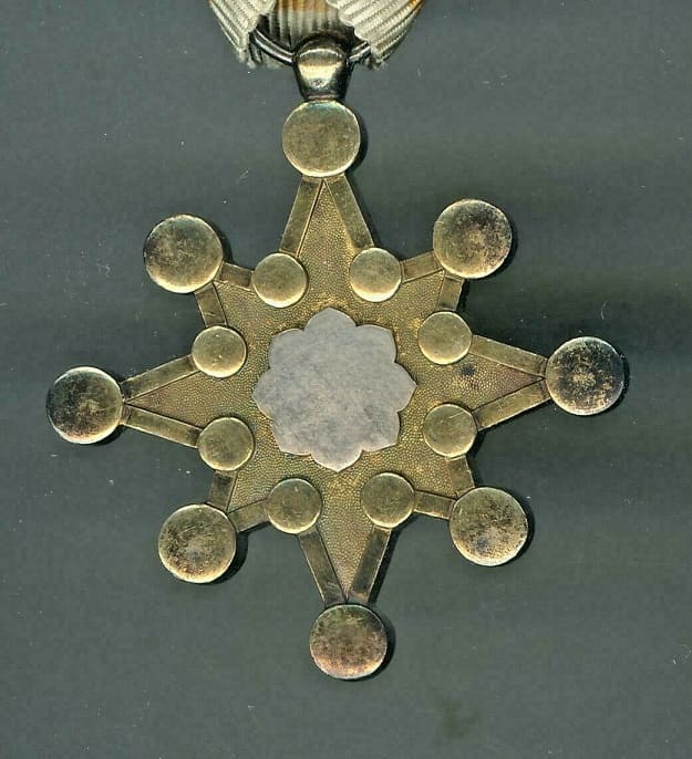 7th class Order of the Sacred Treasure with  mark 幣.jpg