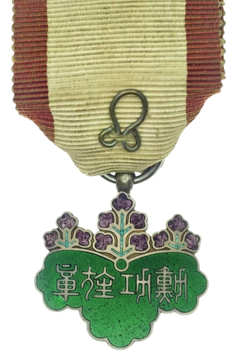 7th class Rising Sun Order in Early Square Lacquer  Case.jpg