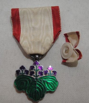 7th class Rising Sun Order marked 美 awarded in  1920.jpg