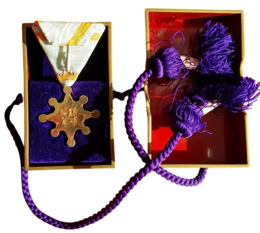 7th class Sacred Treasure order marked ヒ awarded to a  French Policeman.jpg