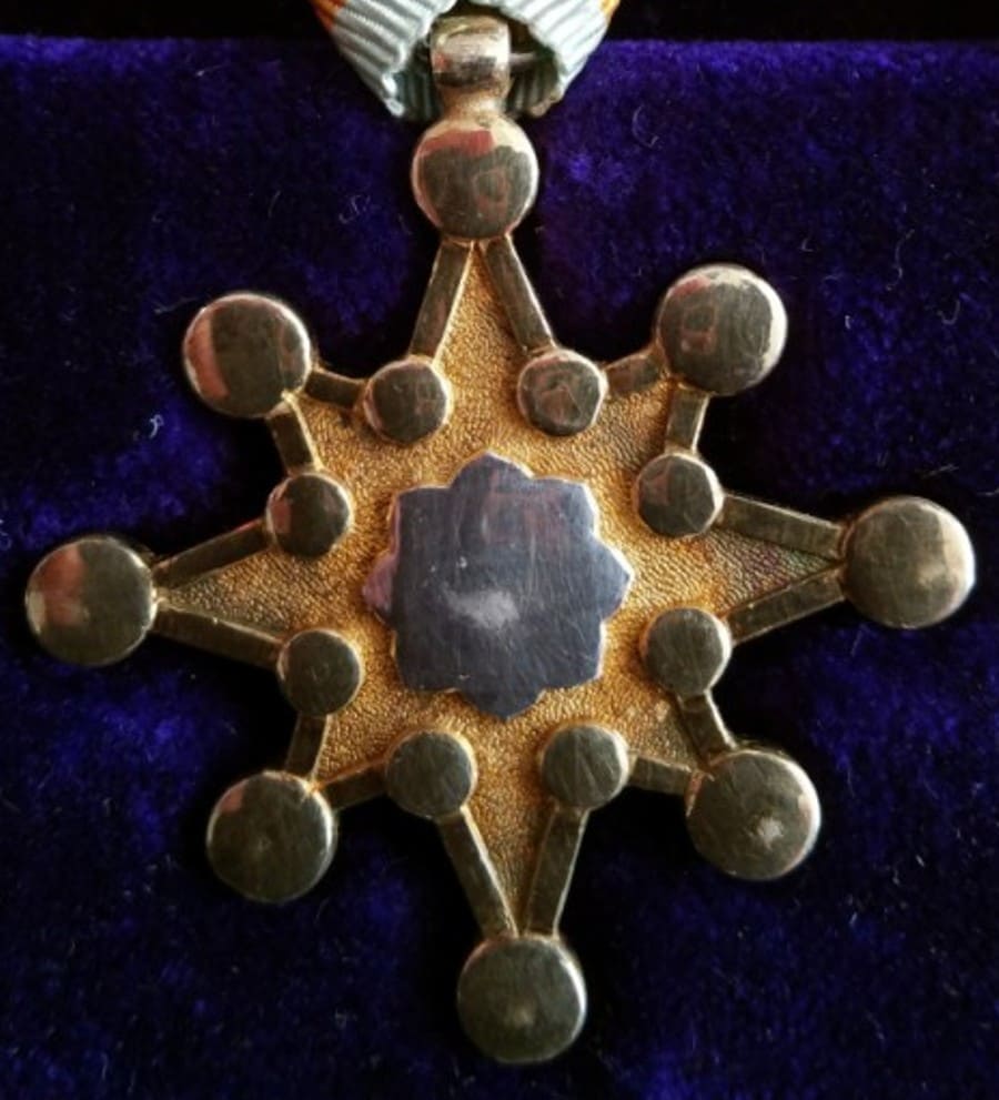 7th class Sacred Treasure order marked ヒ.jpg
