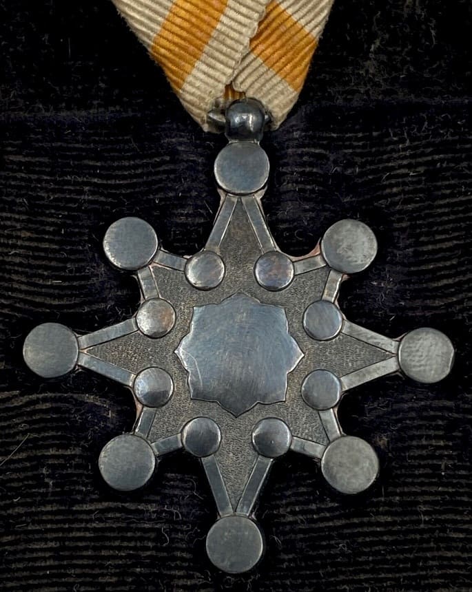 7th class Sacred Treasure order marked  ヒ.jpg