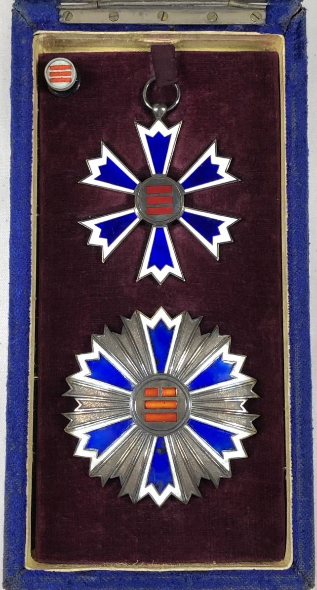 大韓帝国勲章8.jpg