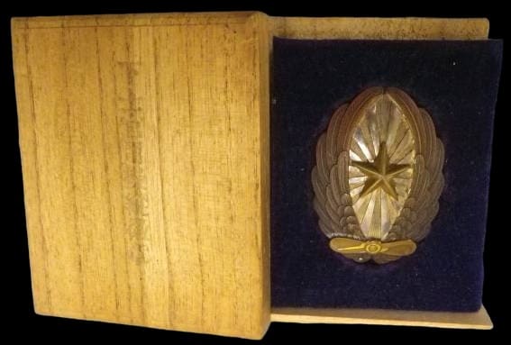 82nd Class of Tachiarai Army Flight School Pilot Badge.jpg