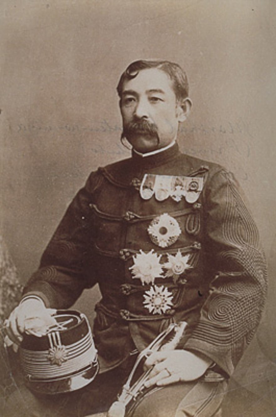 880px-Prince_Komatsu_Akihito.jpg