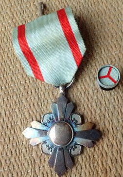 8th class Auspicious Clo uds order awarded in 1934.jpg