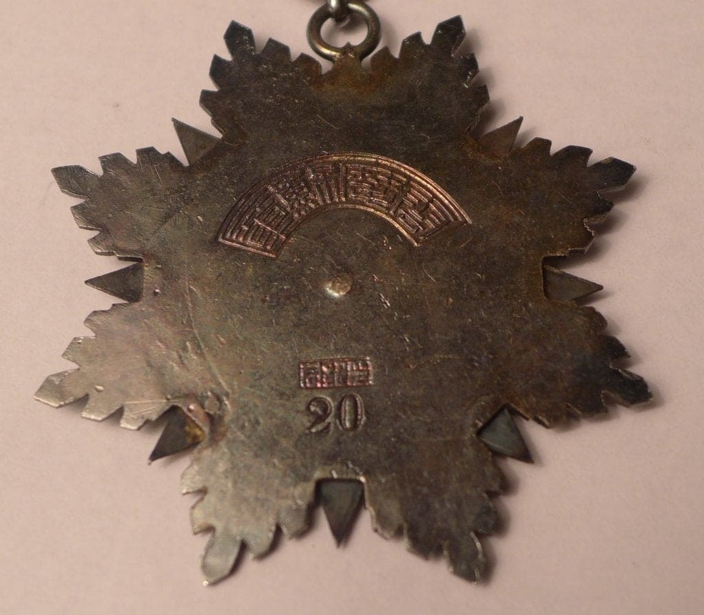 8th  class Order of the Cloud and Banner No.20 awarded in 1946.jpg