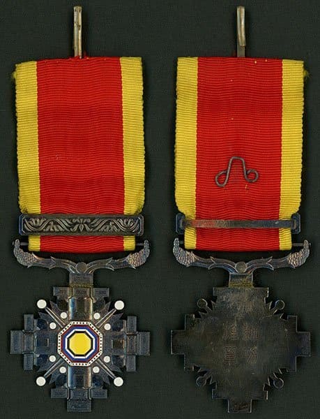 8th class Pillars of the State Order with Paper Wrapper.jpg