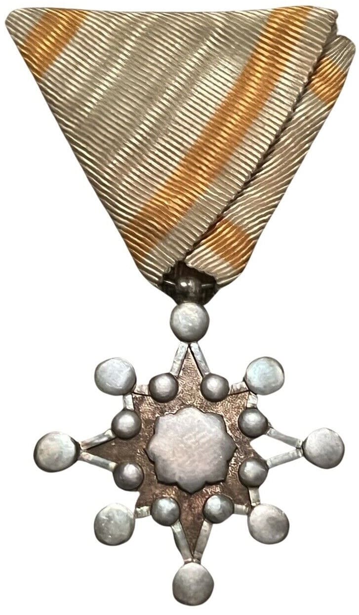 8th class Sacred Treasure order marked 美.jpg