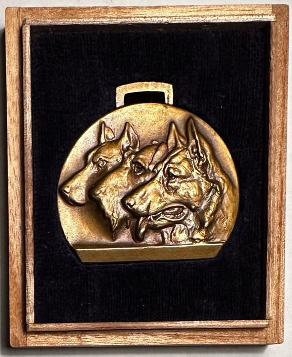財団法人_帝国軍用犬協会第四回軍用犬展覧会参加章.jpeg