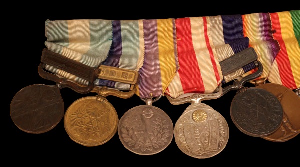 Admiral Medal  Bar with Navy  Distinguished Service Medal.jpg