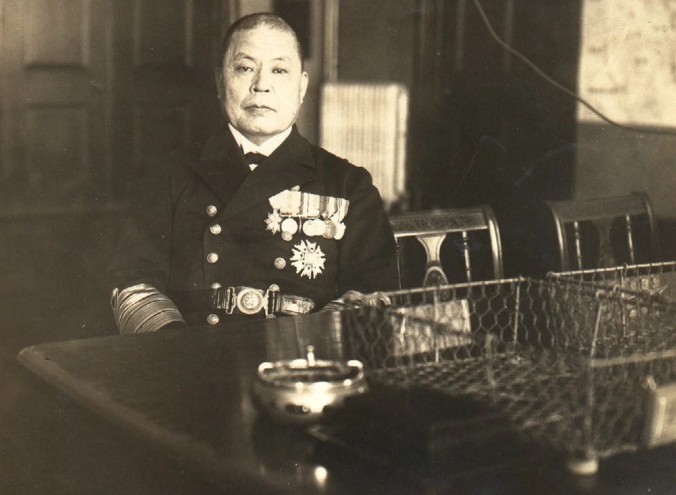 Admiral Mineo Ōsumi大角岑生 海軍大将.jpg