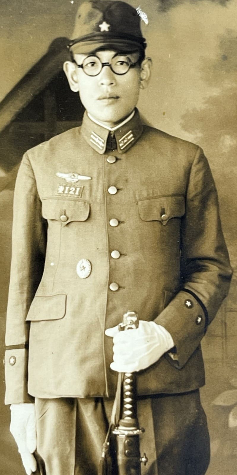 Air Force Lieutenant with ikan badge.jpg