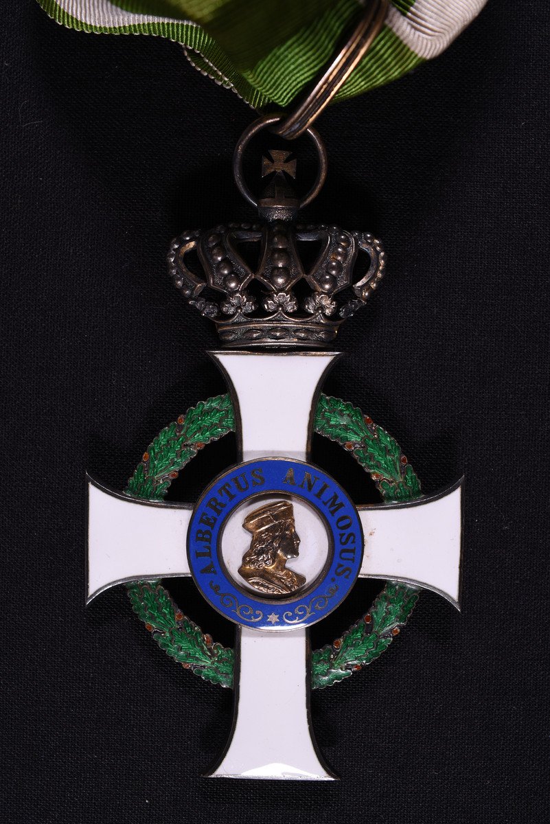 Albrechts-Orden (sächsisch), Ritterkreuz 1. Klasse mit Krone.jpg