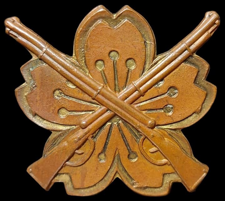 Army Marksmanship Badge made by Munitions Manufacturing Co., Ltd.jpg