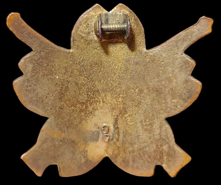 Army Marksmanship  Badge made by Munitions Manufacturing Co., Ltd.jpg