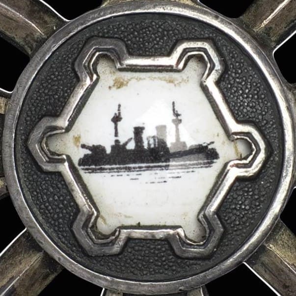 Badge for Participants in the Defense of the Fortress Port Arthur  made by Eduard.jpg