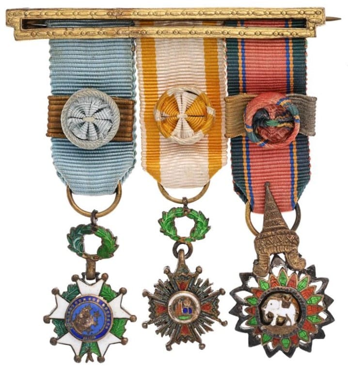Barrette with three miniatures.jpg