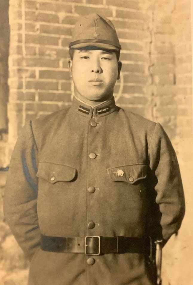 Battle of Wuhan Participation Commemorative Badge in Photo.jpg