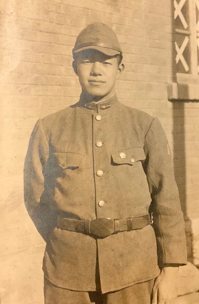 Battle  of Wuhan Participation Commemorative Badge in Photo.jpg