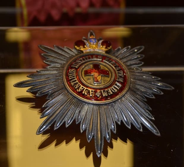 Breast star from  the collection of State Novgorod Museum-reservation.jpg