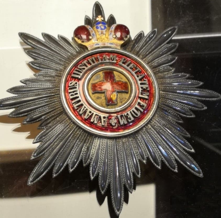 Breast star from the collection of State Novgorod Museum-reservation.jpg