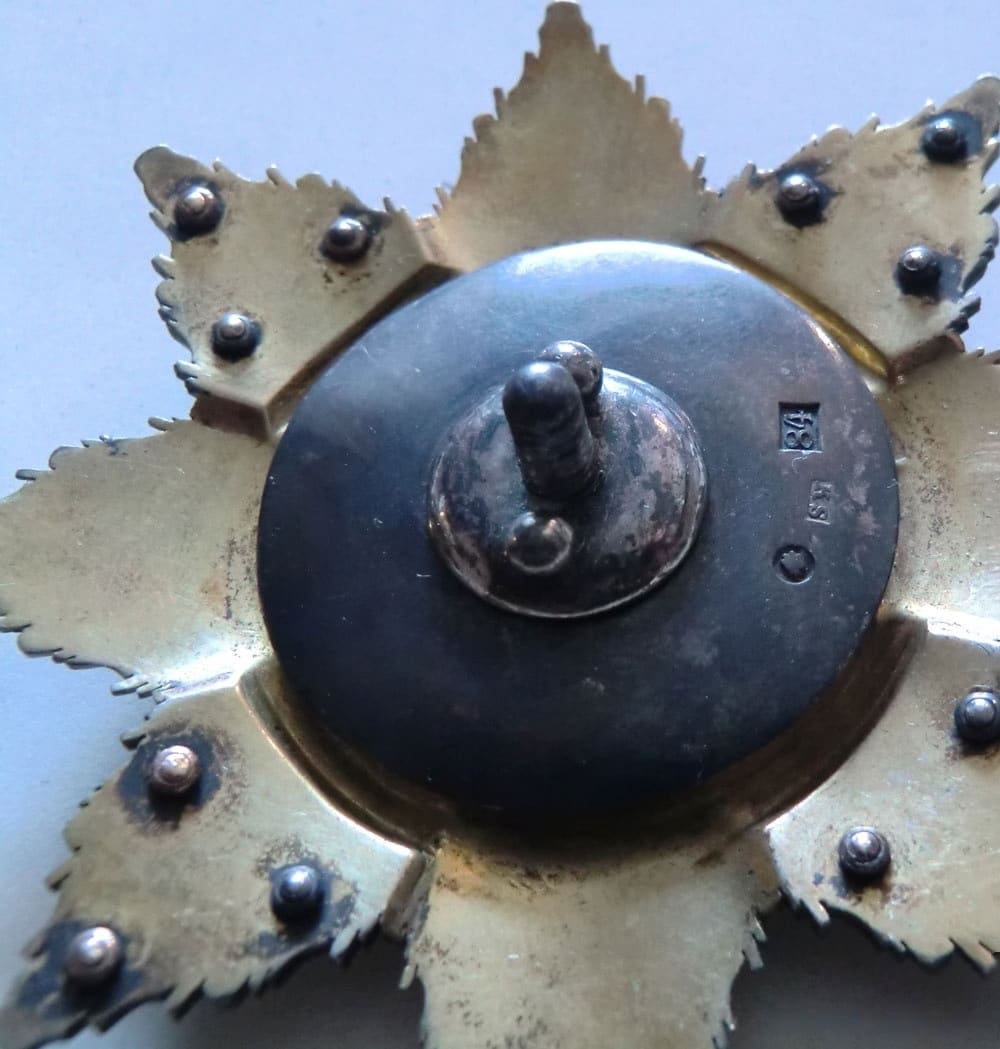 Breast star of  Saint Vladimir order made by Karl Shubert with screw fastening.jpeg