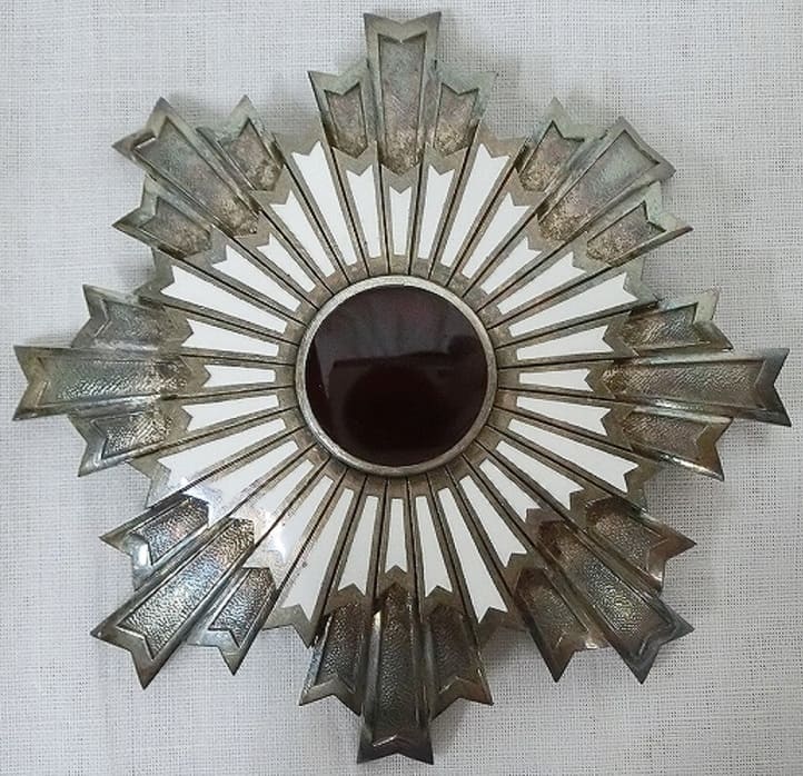 Breast star of the Order of Rising  Sun with mark  ナ.jpg