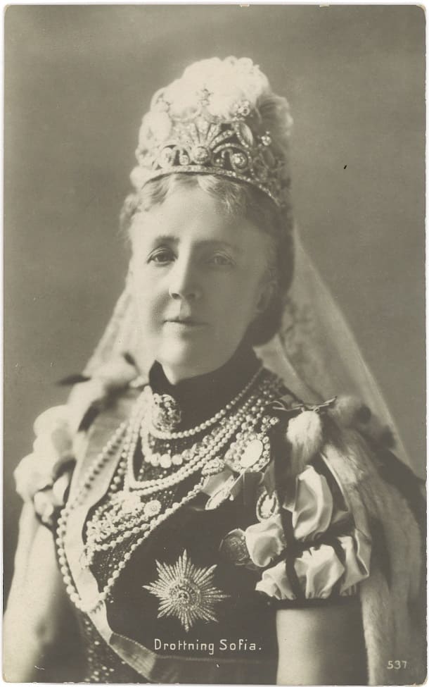 Breast Star of the Order of Saint Catherine of Queen Sophia of Sweden.jpg