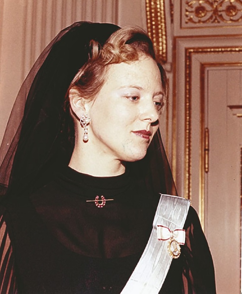 Brooch of Margrethe II of Denmark.jpg