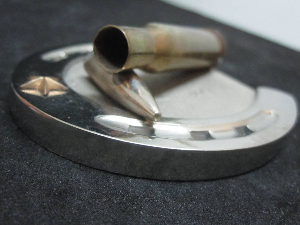 Bullet Case on a Horseshoe Commemorative Paperweight  蹄鉄型記念文鎮.jpg