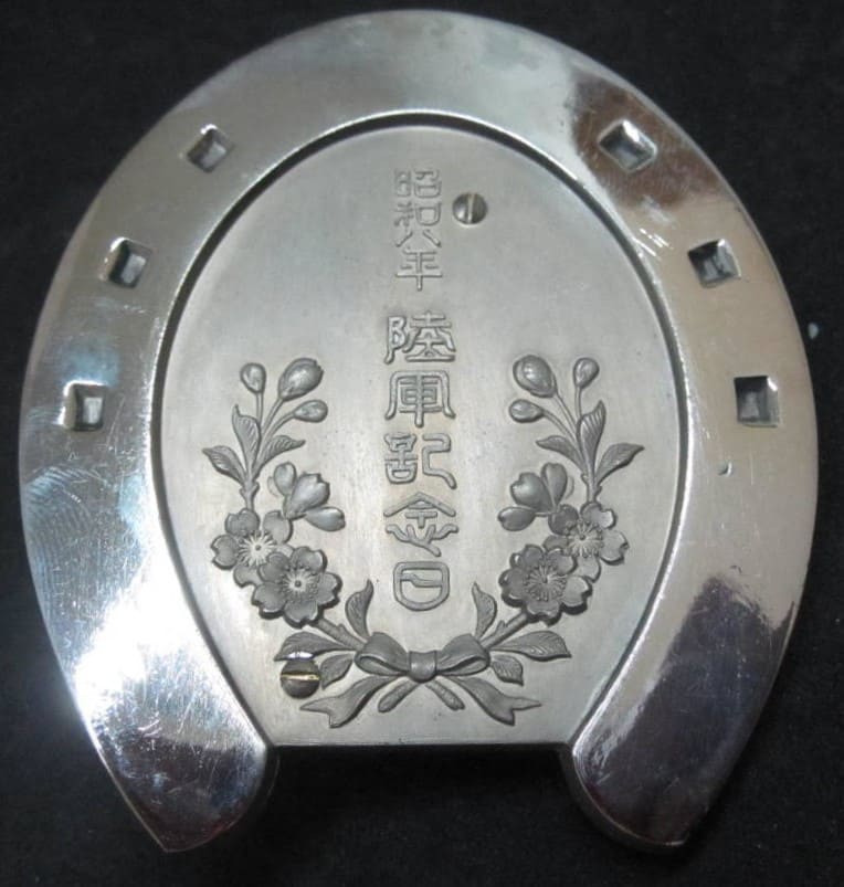 Bullet Case on a Horseshoe Commemorative Paperweight 蹄鉄型記念文鎮.jpg