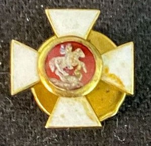 Buttonhole miniature of Saint George order in gold made by Arthus-Bertrand.jpg