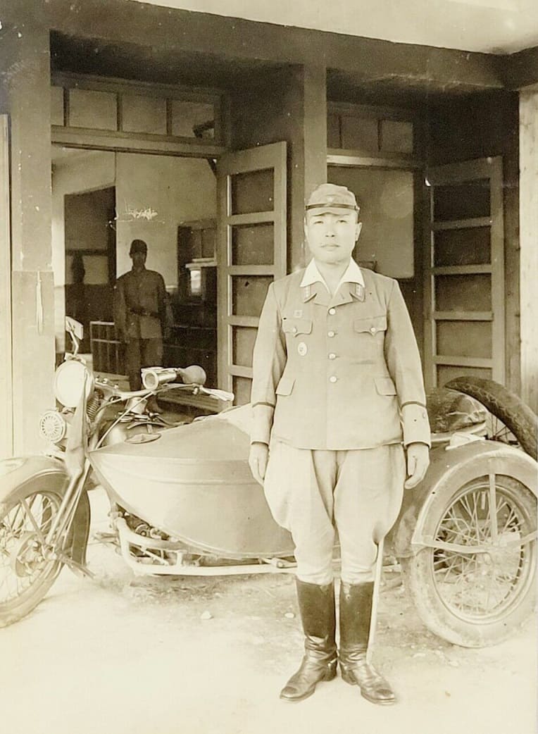 Captain  with ikan badge.jpg