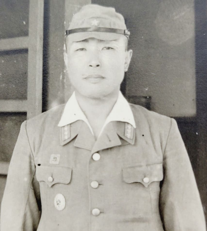 Captain with ikan  badge.jpg